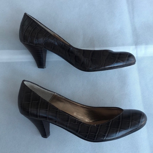 Banana Republic brown croc embossed pumps - Picture 4 of 8